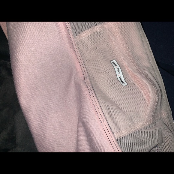 Relaxed fit Lululemon navy blue shorts, soft pink lining - Picture 4 of 8